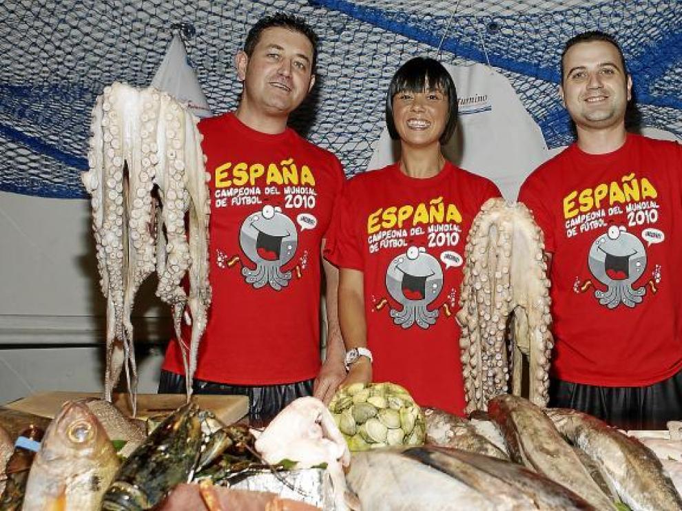Raúl, Inma y Alfonso, de la pescadería Saturnino de Zaragoza.