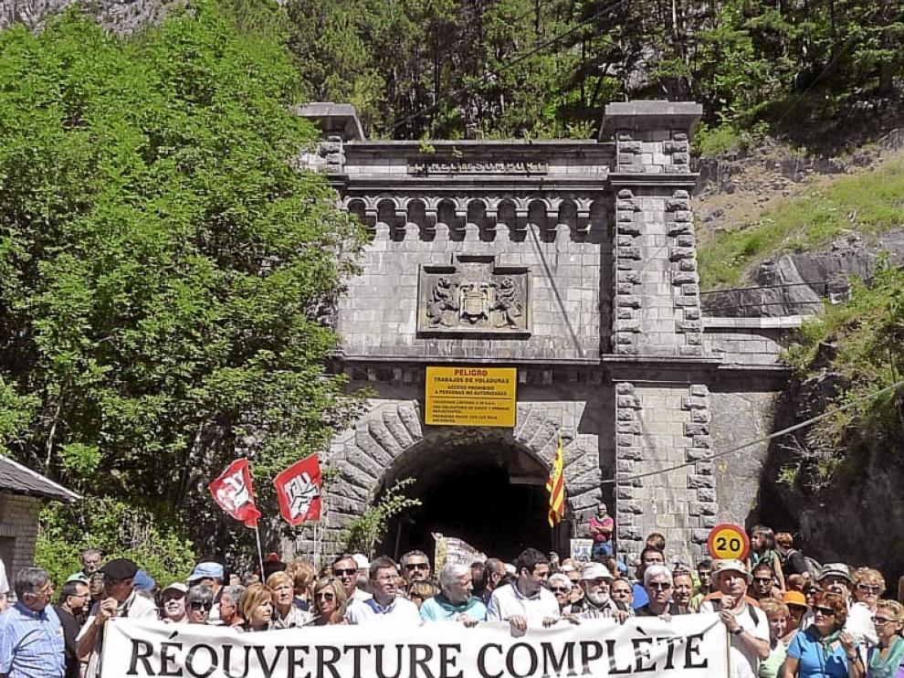 Concentración de ayer en la boca del túnel de Somport