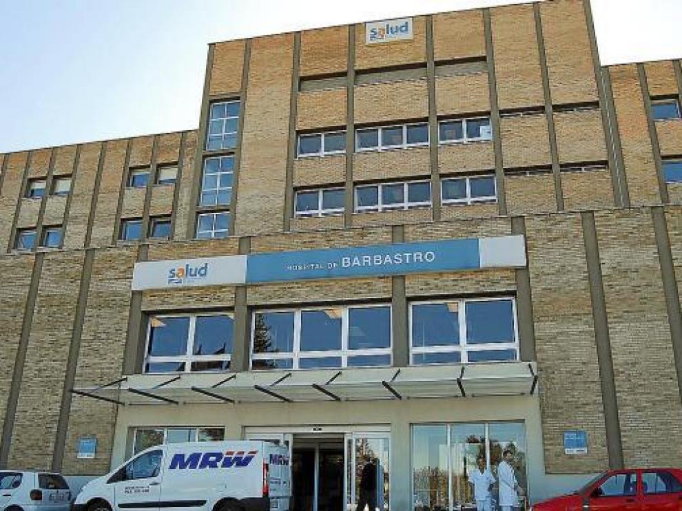 Fachada principal del Hospital de Barbastro, foto de archivo.