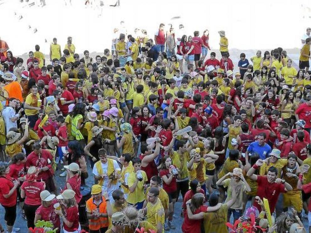 Calentamiento deportivo antes de la 'colgada' de pañuelos