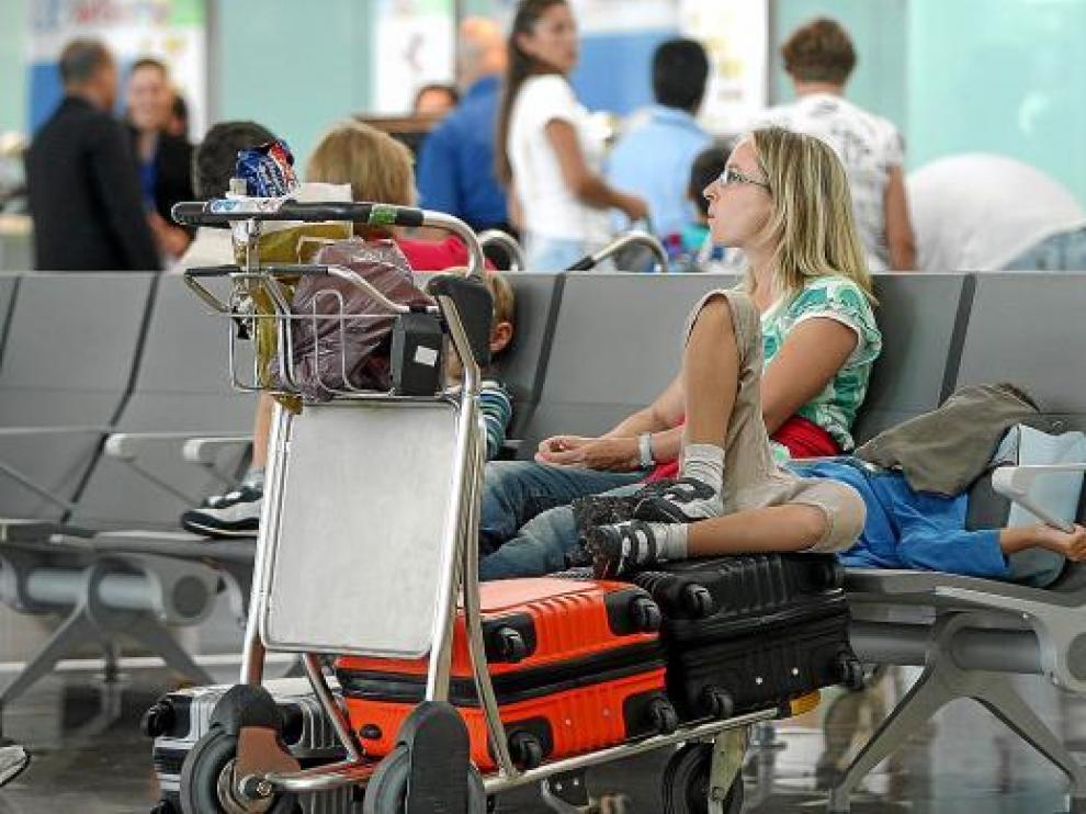 El aeropuerto de El Prat se ha visto afectado también por el paro en Francia.