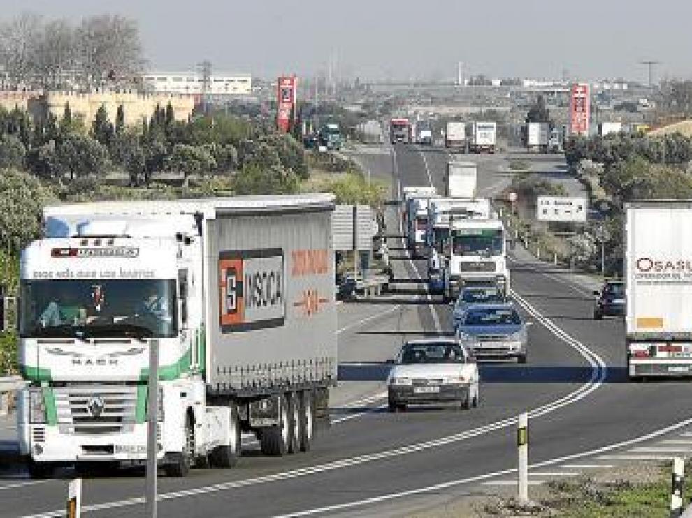 Tramo de la N-232 entre Pedrola y Mallén.