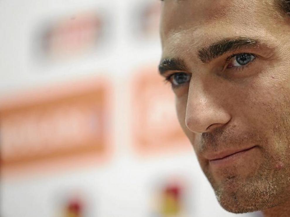 Roberto, ayer, en su presentación oficial como jugador de la SD Huesca en esta su tercera etapa, en la que ofrecerá sus goles para llevar el equipo a lo más alto de la tabla.