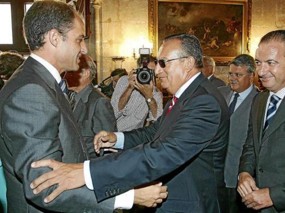Camps, Fabra y Ripoll, juntos en agosto de 2004 en el Palau de la Generalitat.