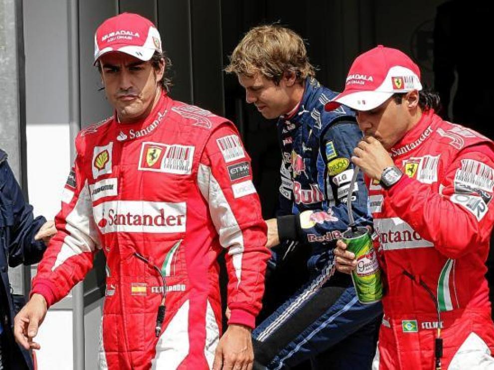 Alonso, junto a Vettel y a su compañero Massa.