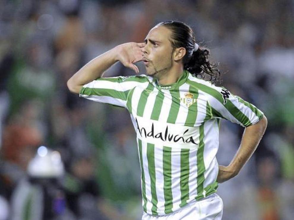 Sergio García celebra un gol con el Real Betis.