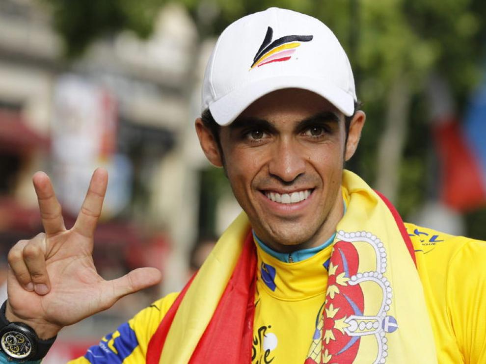 El ciclista español en el podio de París