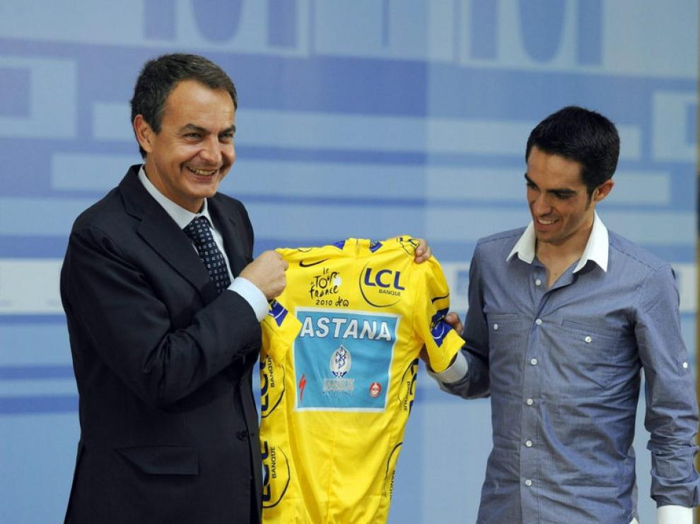Zapatero junto a Contador.