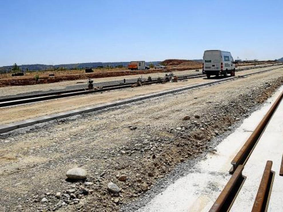 Vista general de las vías que componen el apeadero de La Armentera, todavía en obras.