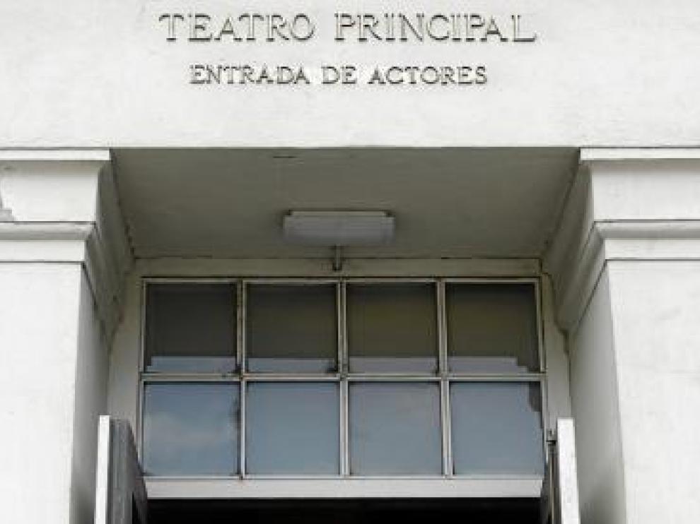 En la entrada de actores del Principal, que tanto ha cruzado.