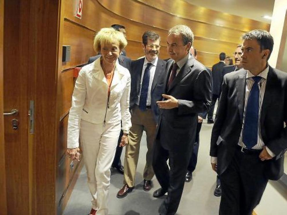 Rodríguez Zapatero y Fernández de la Vega, tras la comparecencia del presidente.