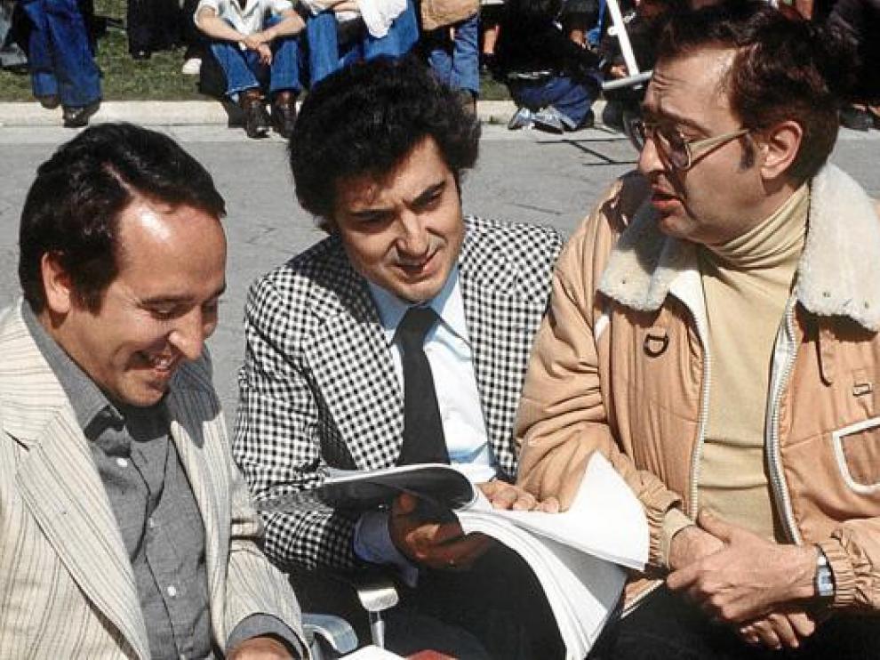 Fernando Esteso (izquierda), con Andrés Pajares y Antonio Ozores en el rodaje de 'Los bingueros' (1978).