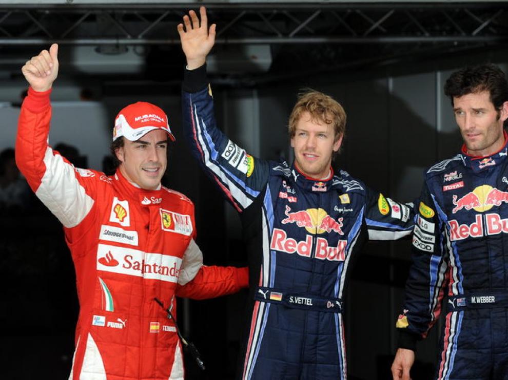 Alonso, junto a los dos pilotos de Red Bull