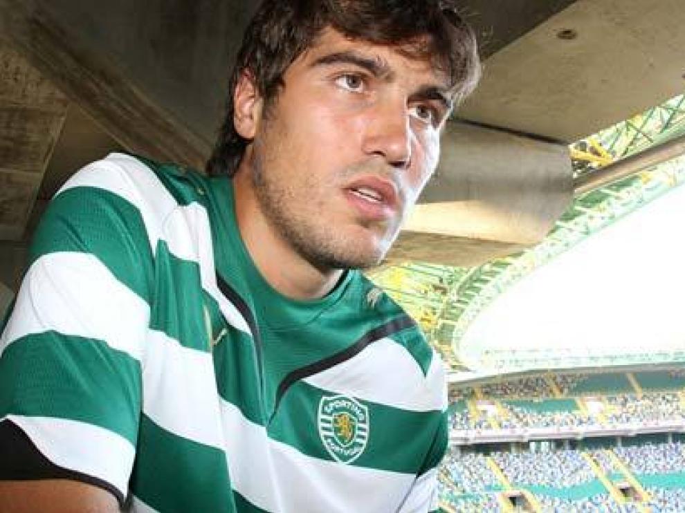 Zapater con su nueva camiseta.