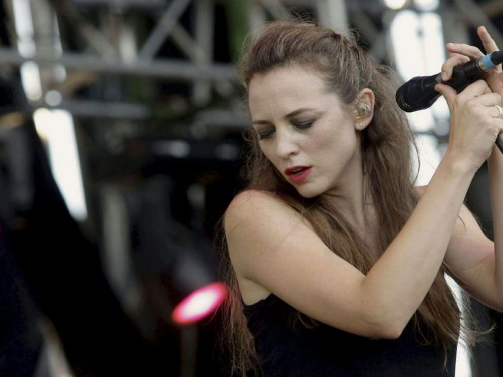 Leonor Watling durante una actuación con su grupo Marlango