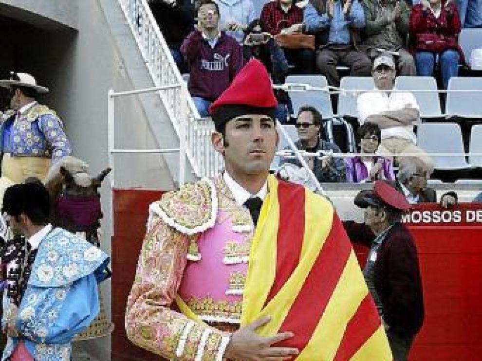 Con barretina y 'senyera', en el ruedo de la libertad.