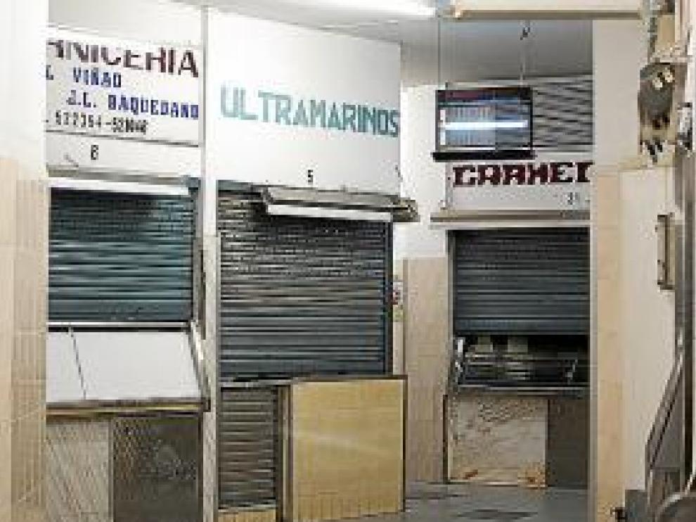 Los puestos cerrados del mercado quieren convertirse en negocios de artesanía