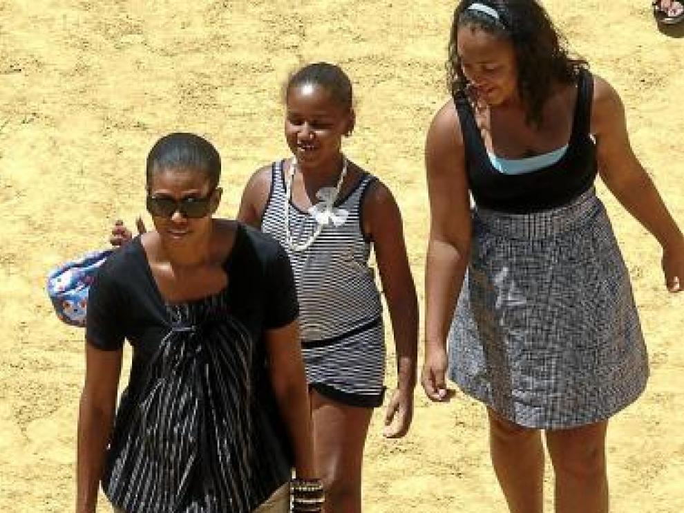 Michelle Obama con su hija Sasha y una amiga en Ronda.