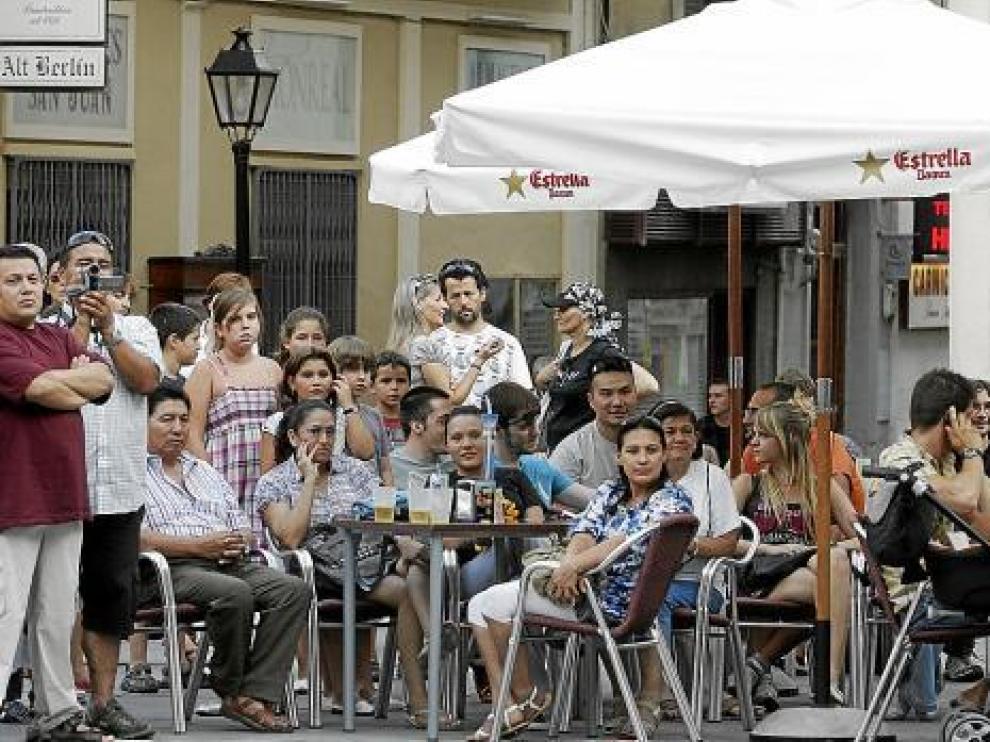 Así de animadas estaban ayer de animadas las terrazas de Huesca por la tarde