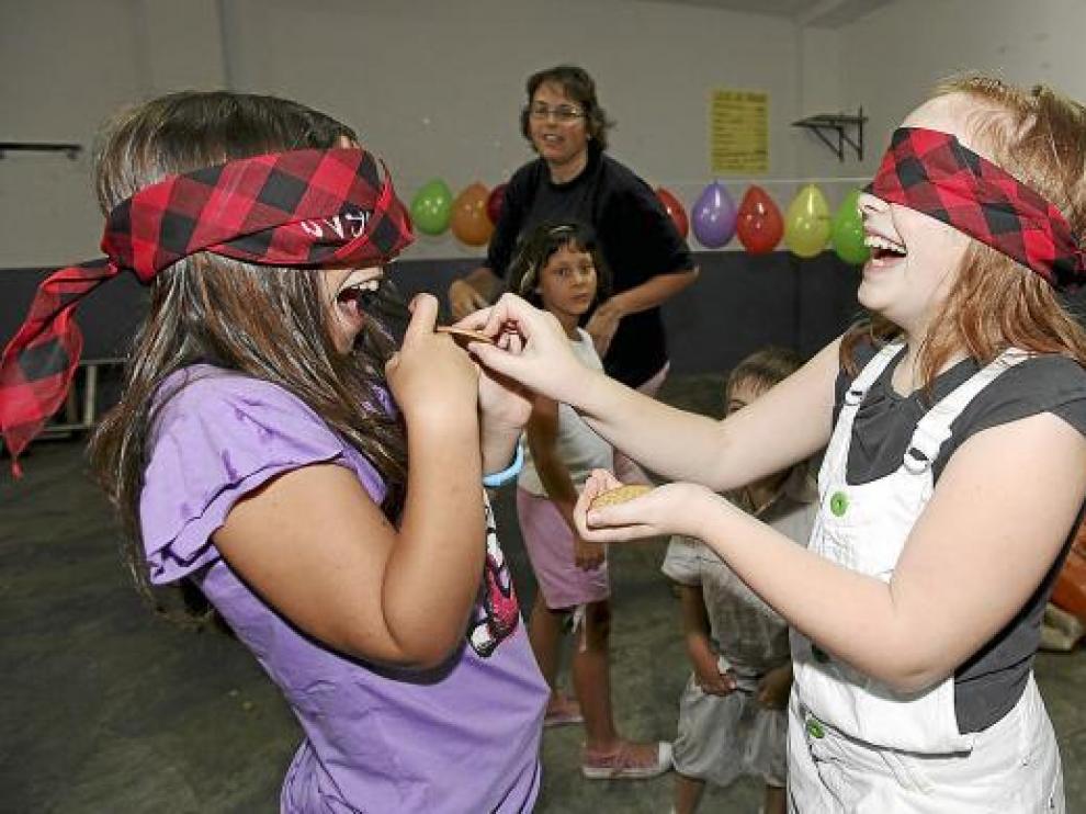 Varios chavales se divirtieron en las actividades infantiles.