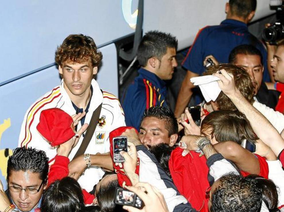 Fernando Llorente y Villa, ante el efusivo recibimiento en México.