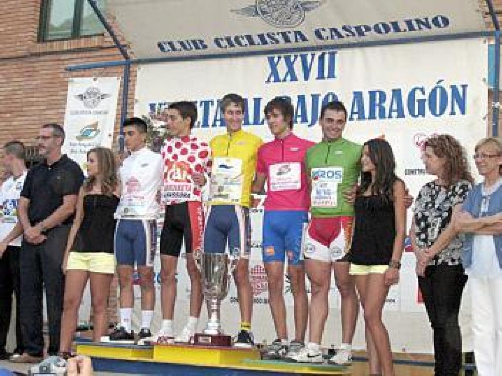 Podio final de la XXVII Vuelta al Bajo Aragón.
