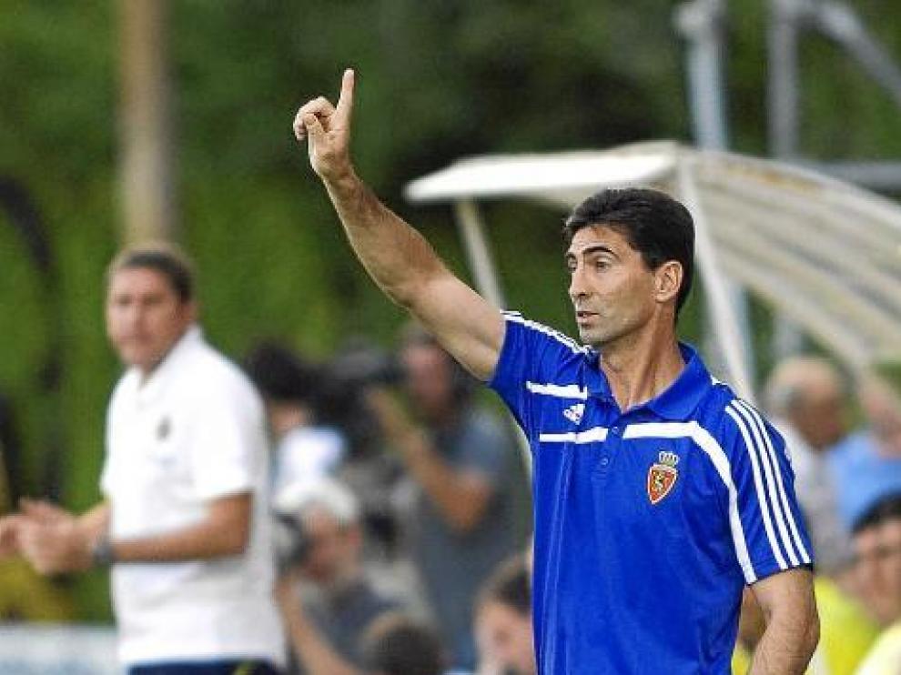 José Aurelio Gay da indicaciones ante el Villarreal.