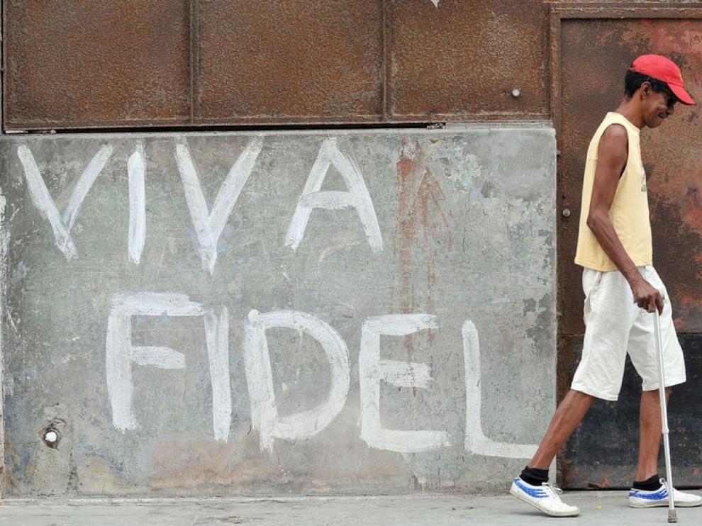 Cartel en apoyo a fidel Castro por las calles de La Habana