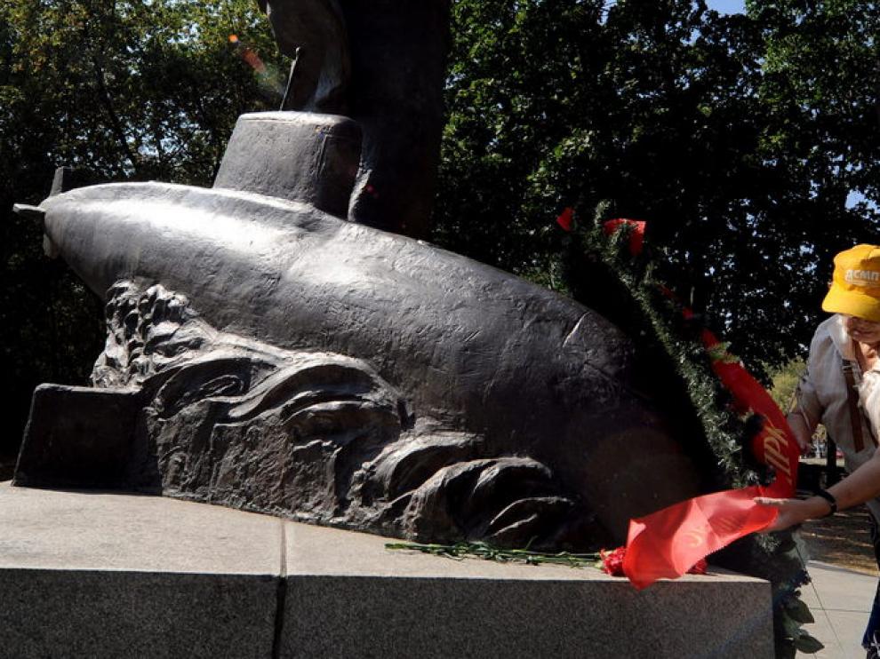 Escultura en recuerdo a las víctimas