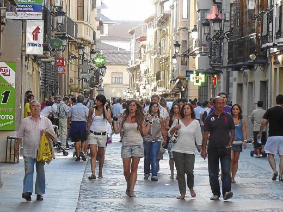Las calles de Jaca están recibiendo estos primeros días de agosto un aluvión de turistas.