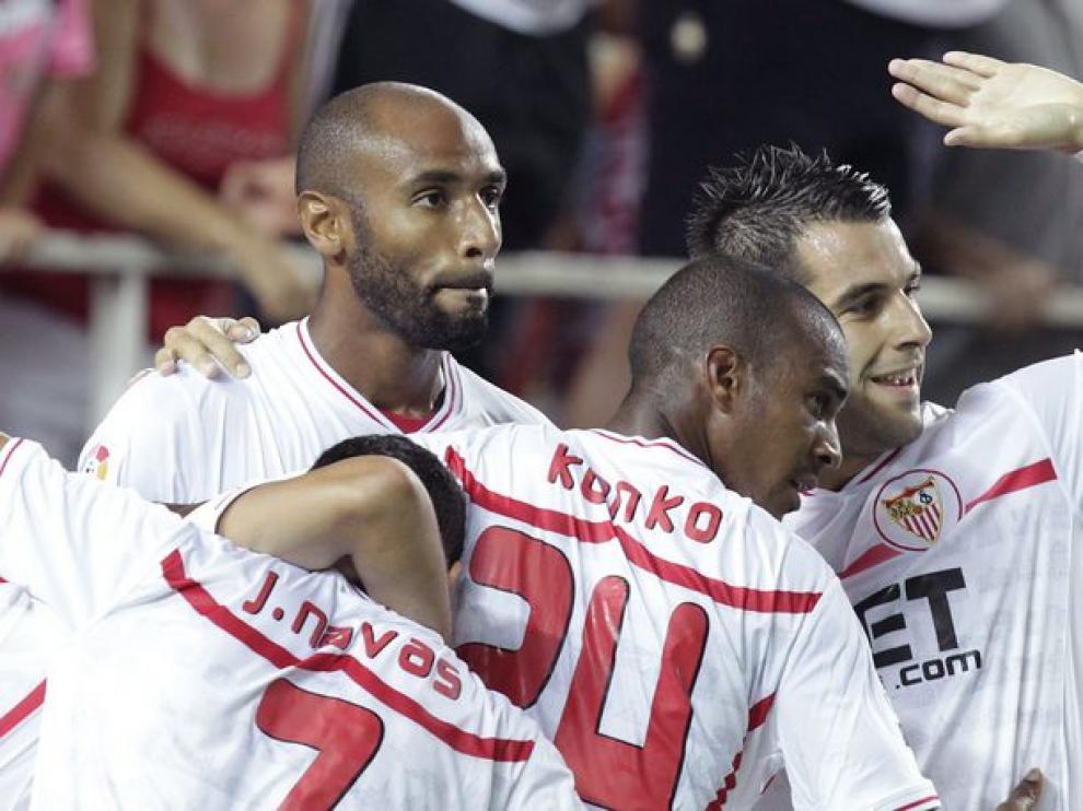Jugadores sevillistas celebran uno de los goles