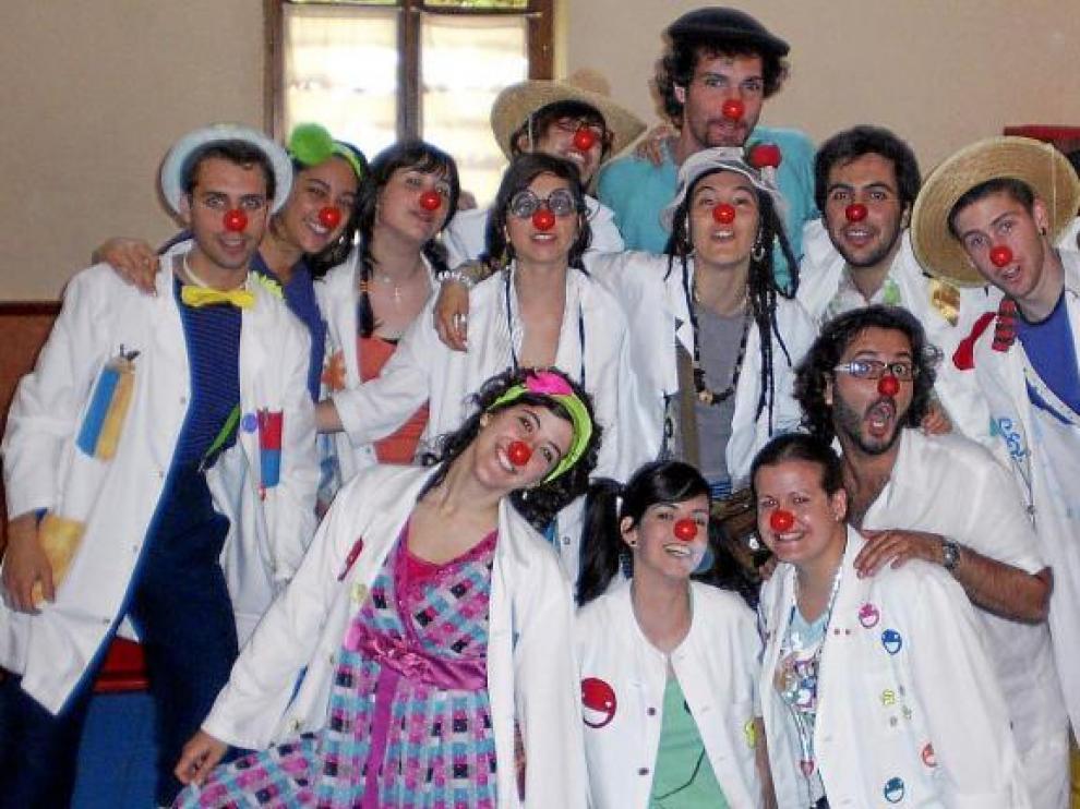 Una pareja de 'clowntagiosos' va cada jueves por la tarde al hospital para amenizar el día a los niños ingresados.