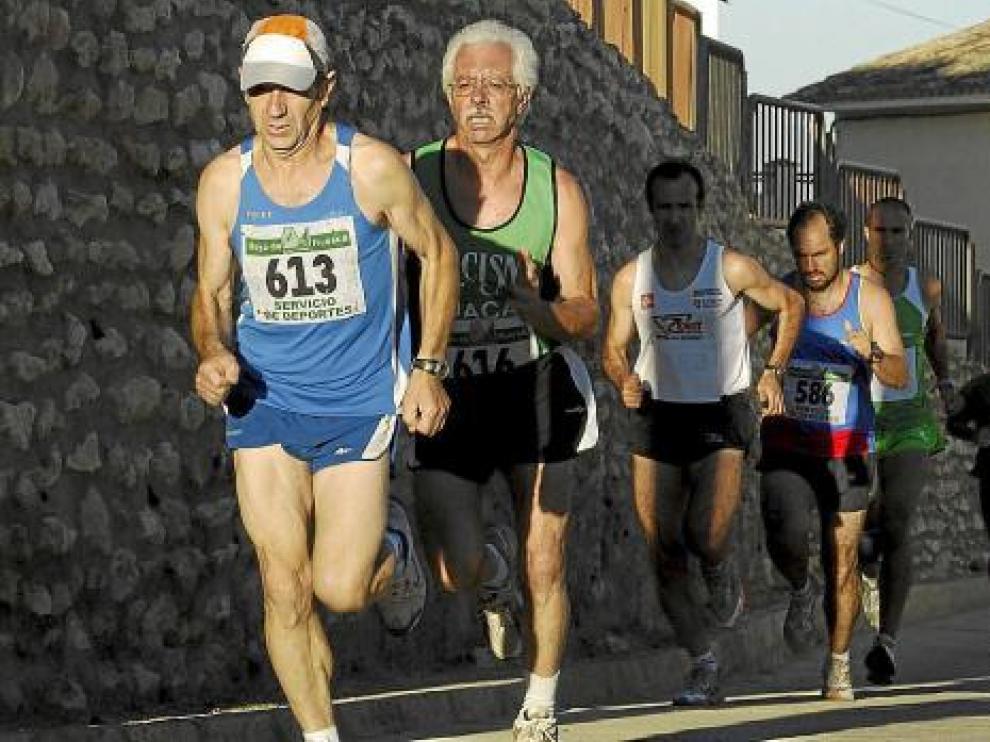 La edición del año pasado de la carrera de Alcalá de Gurrea atrajo a muchos corredores.