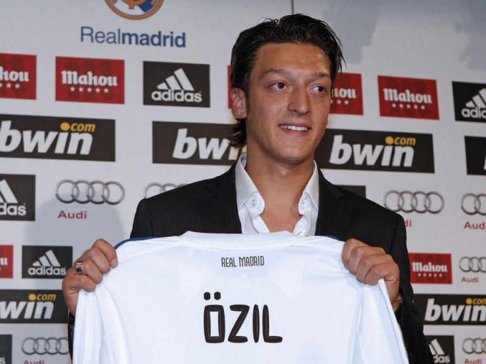El internacional alemán Mesut Özil