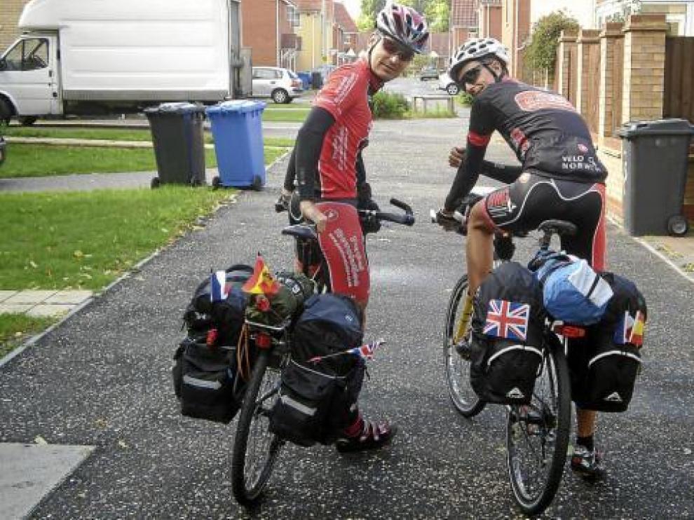 Édgar y Óscar salieron el domingo 8 de agosto de Norwich (Inglaterra) y llegan hoy a Zaragoza.