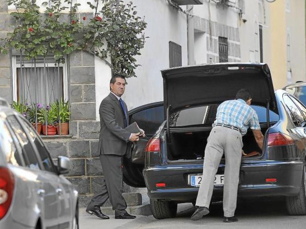 Solá devuelve un año después de dimitir el coche que pagó con fondos contra el maltrato