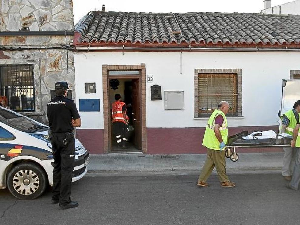 La Hermandad de la Sangre de Cristo realizando un servicio