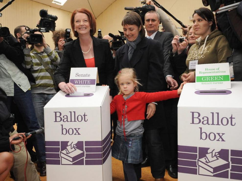La primera ministra australiana vota junto a la ministra de Sanidad
