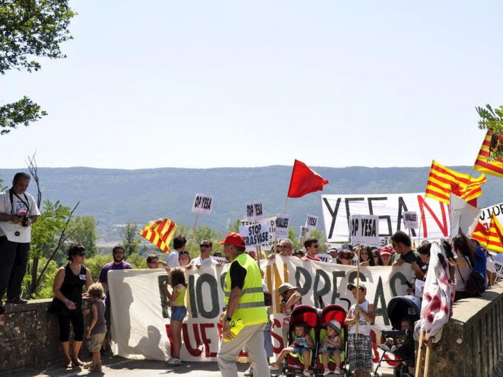 Los protestantes cortaron la carretera N-240