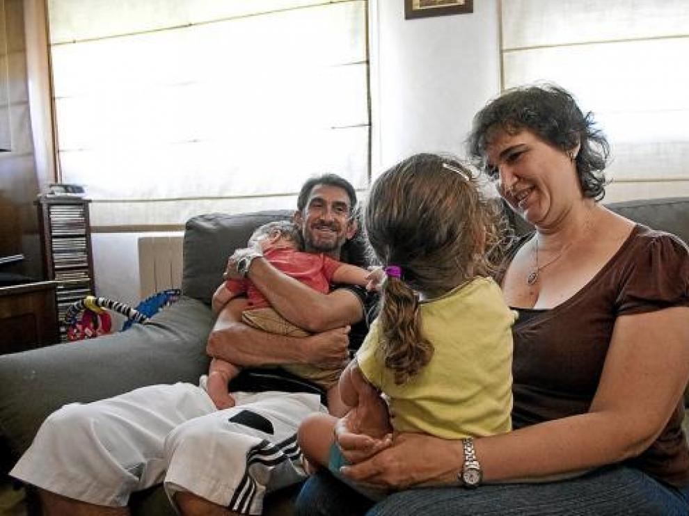 Marta y Jesús no tardarán en separarse de los dos hermanos que tienen en acogida.