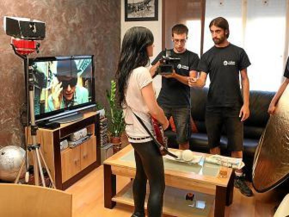 Isabel Marco, con el equipo técnico del videoclip.