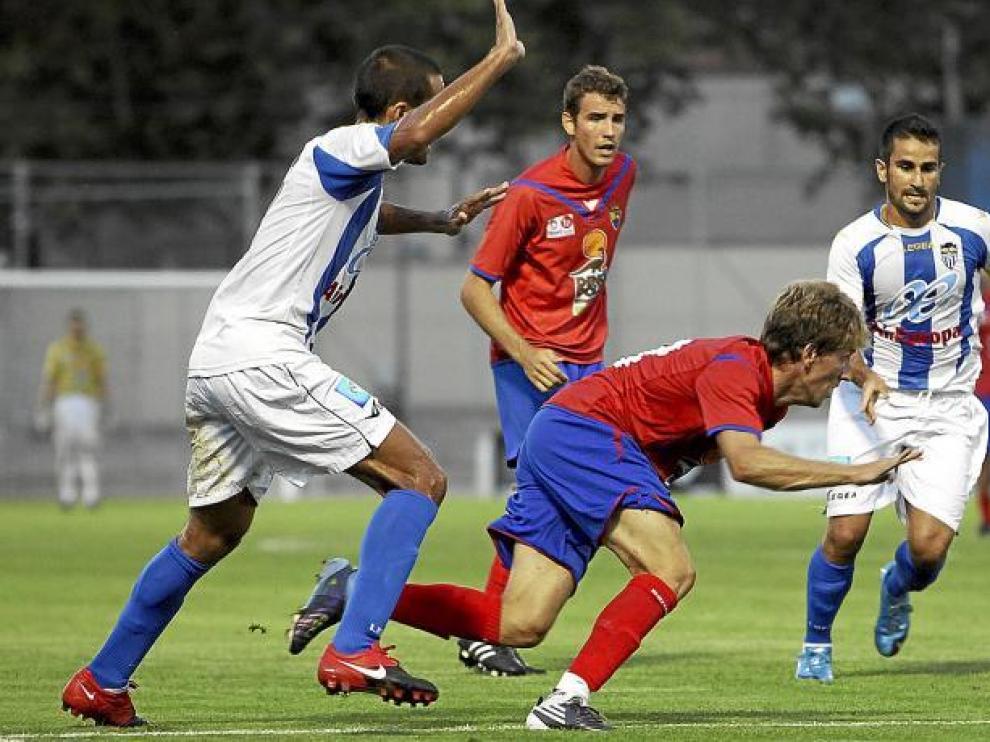 Imagen del partido de la Copa del Rey celebrado ayer en Pinilla, entre el Teruel y el Atlético Baleares.