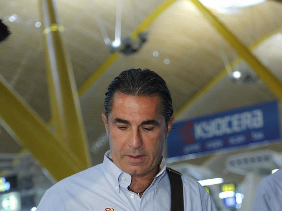 Sergio Scariolo en el aeropuerto, antes de partir a Turquía.