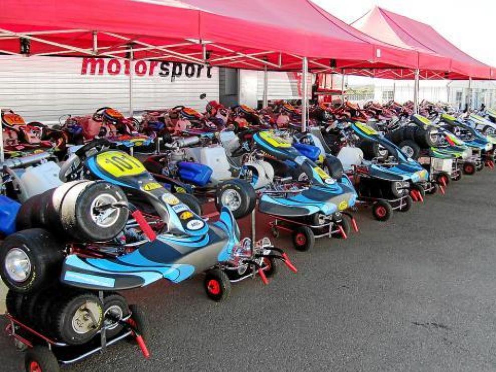 Los karts ya está preparados para el arranque de la actividad esta tarde en Alcañiz.