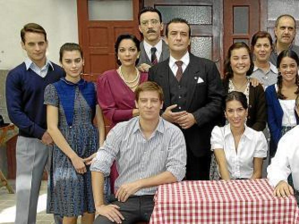 El nuevo elenco que protagonizará la sexta temporada de 'Amar en tiempos revueltos'.