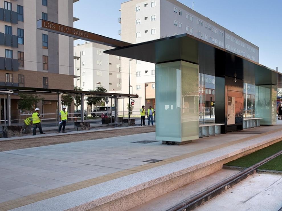 La primera marquesina del tranvía, en el paseo de Los Olvidados.