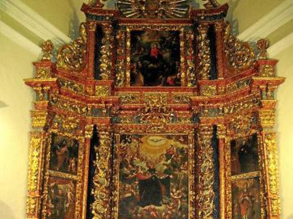 Vista del retablo restaurado.