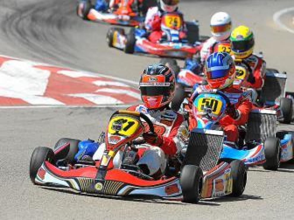 Los karts llevaron la emoción a Alcañiz. Hoy, día grande.