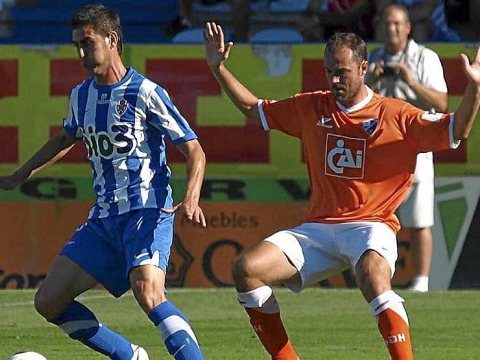 Luis Helguera en una jugada del partido de ayer.