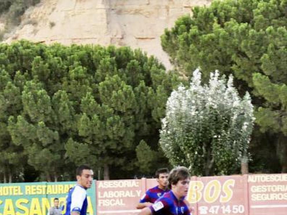 Un jugador del Huesca, el sábado, contra el Español.